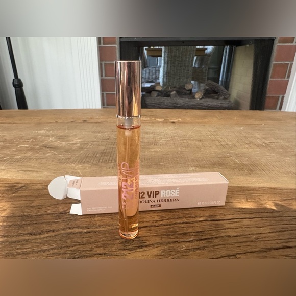 NEW IN BOX Carolina Herrera 212 VIP ROSÉ ~ 10 ml ~ ❤️ - Picture 4 of 4